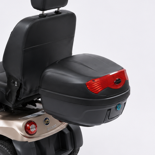 Sort bagageboks monteret på en elscooter