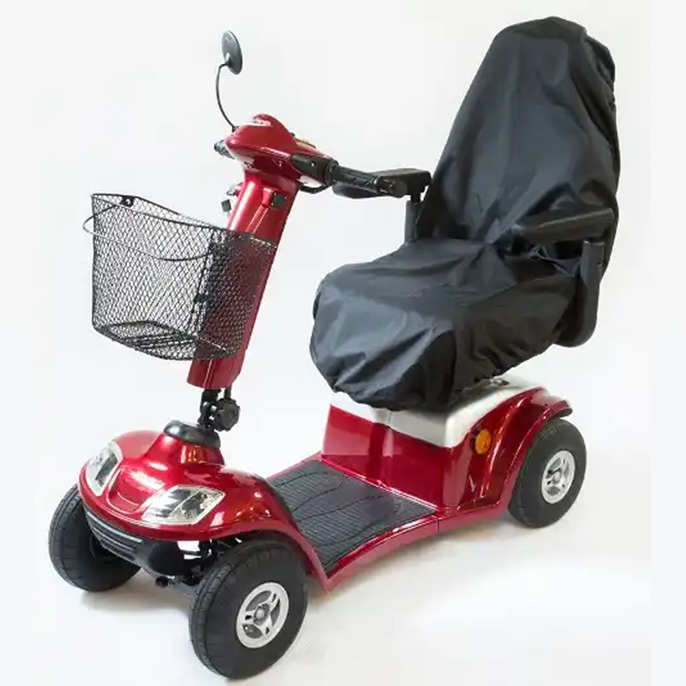 Mobilitetsscooter med et sort overtræk på setet.